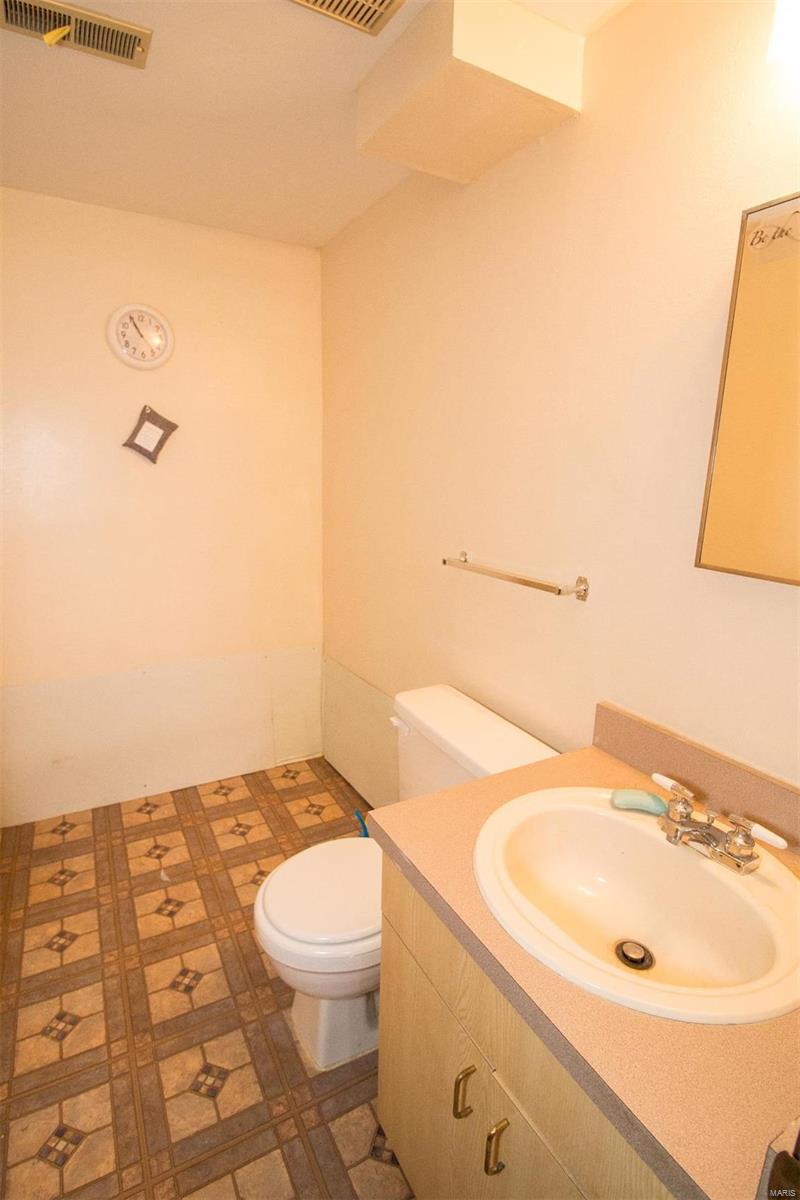 281 Grover Road St. Louis, MO 63125 - Photo 22 of 26