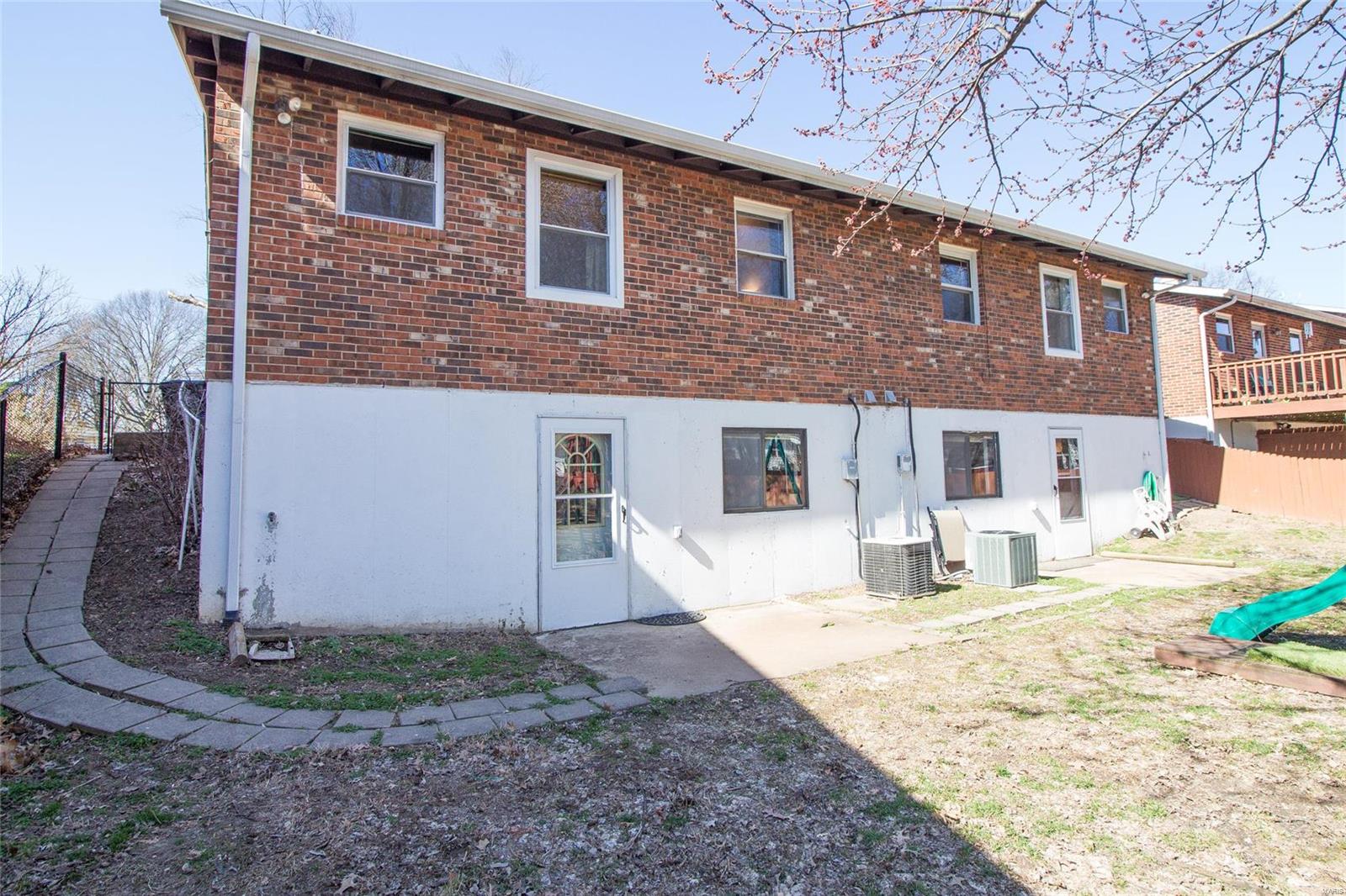 281 Grover Road St. Louis, MO 63125 - Photo 23 of 26