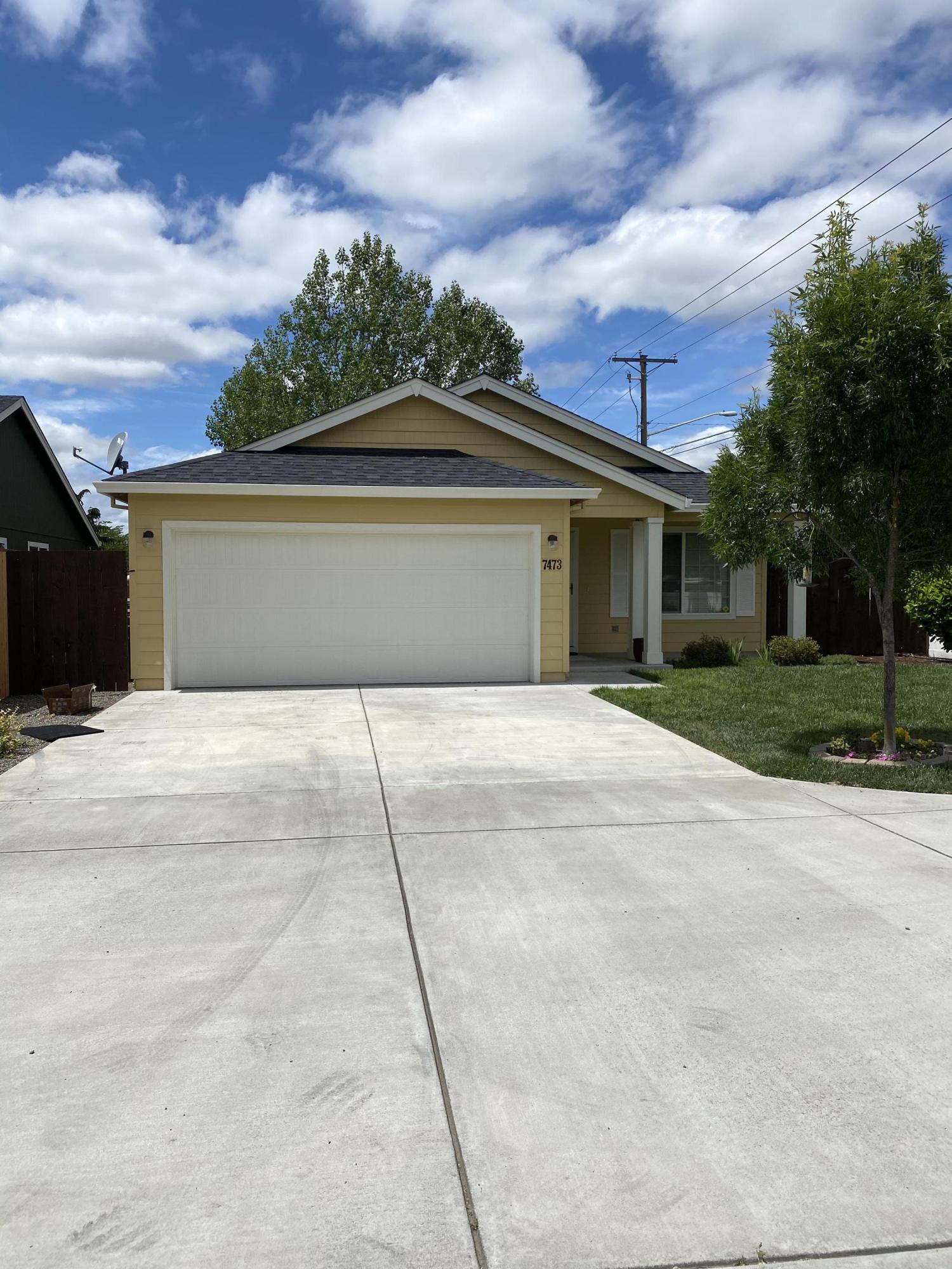 7473 Division Road White City, OR 97503 - Photo 2 of 20 45D91488-0651-4E8F-B8EA-94EDB71A32EC