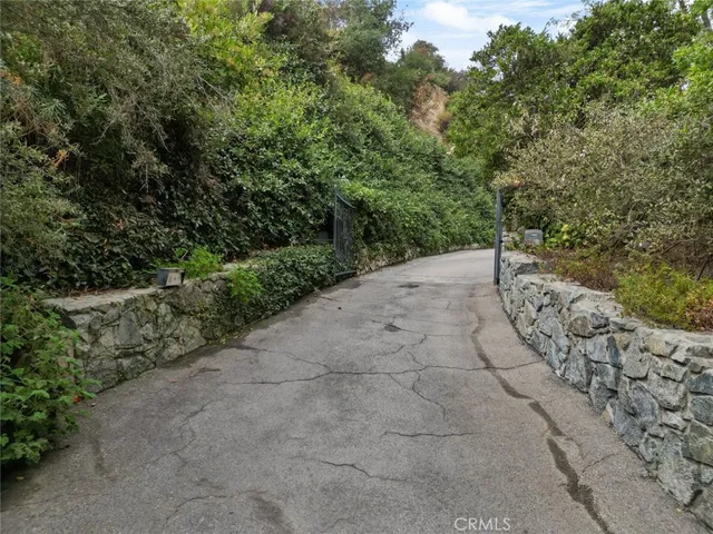 a view of a pathway both side of yard