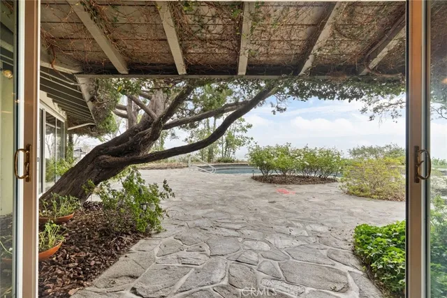 $12,000 | 1218 Flintridge Circle, La Canada Flintridge, CA 91011