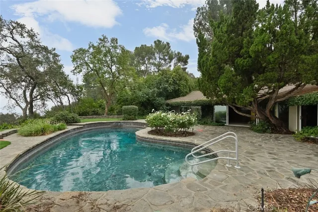 $12,000 | 1218 Flintridge Circle, La Canada Flintridge, CA 91011