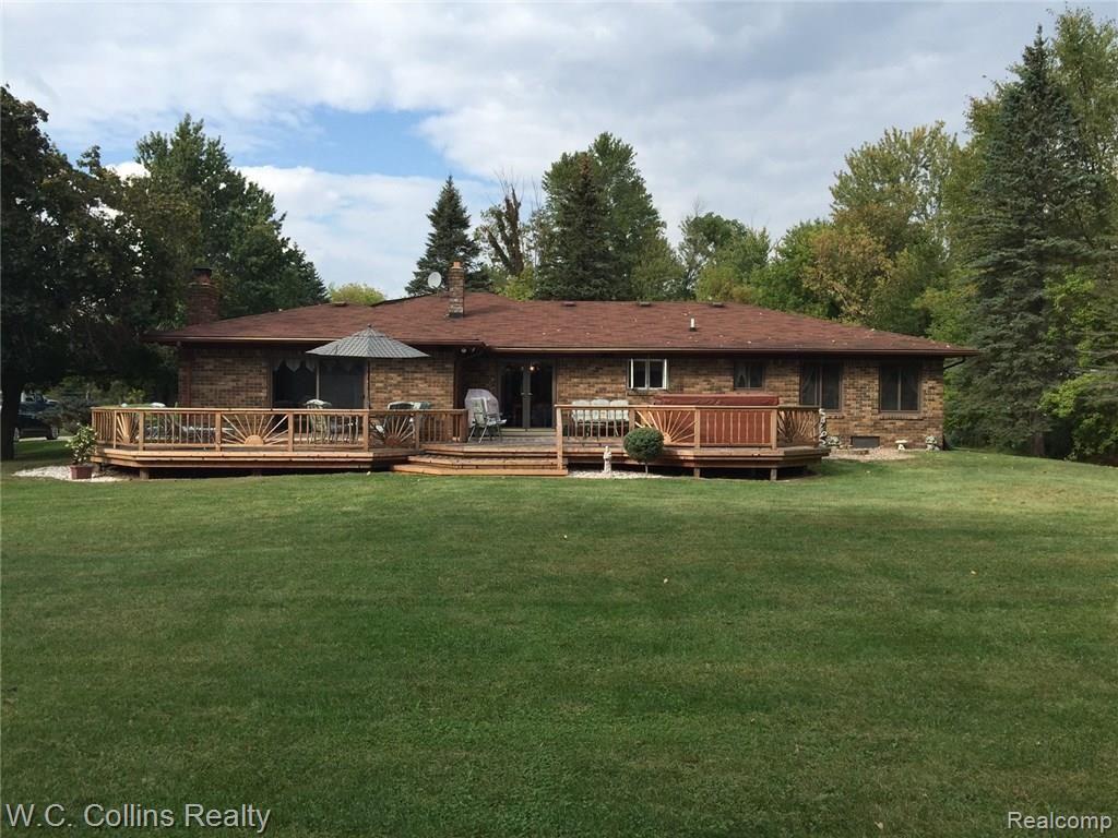 18074 28 Mile Road Ray, MI 48096 - Photo 27 of 32 Awesome Hot Tub!