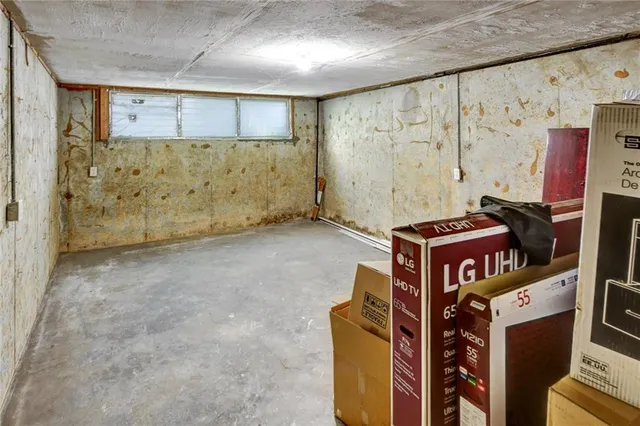 $349,000 | 16128 Midland Drive, Shawnee, KS 66217