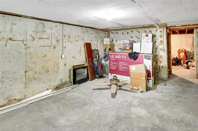 $349,000 | 16128 Midland Drive, Shawnee, KS 66217