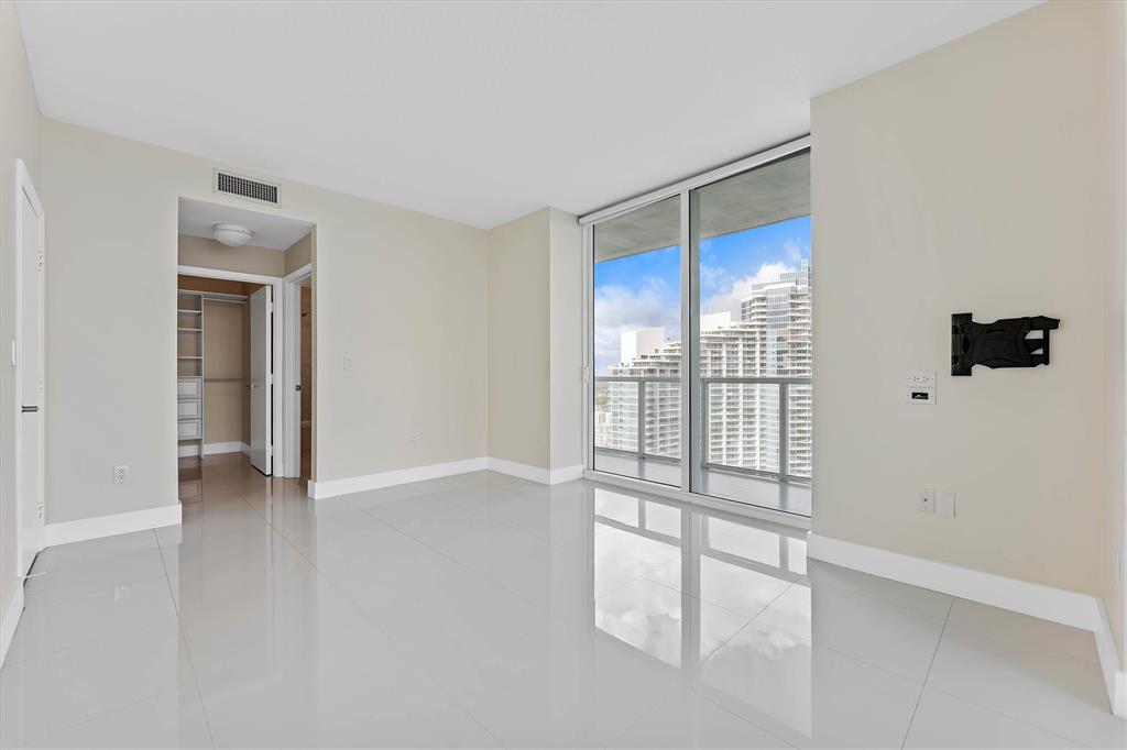 1900 North Bayshore Drive, Unit 3702 Miami, FL 33132 - Photo 11 of 22