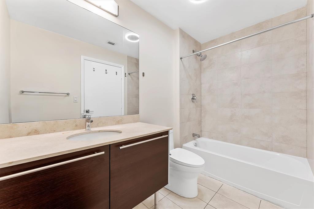 1900 North Bayshore Drive, Unit 3702 Miami, FL 33132 - Photo 19 of 22