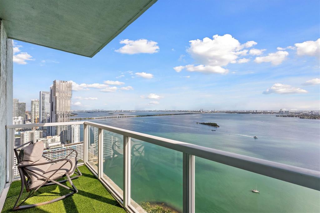 1900 North Bayshore Drive, Unit 3702 Miami, FL 33132 - Photo 8 of 22 private living room balcony