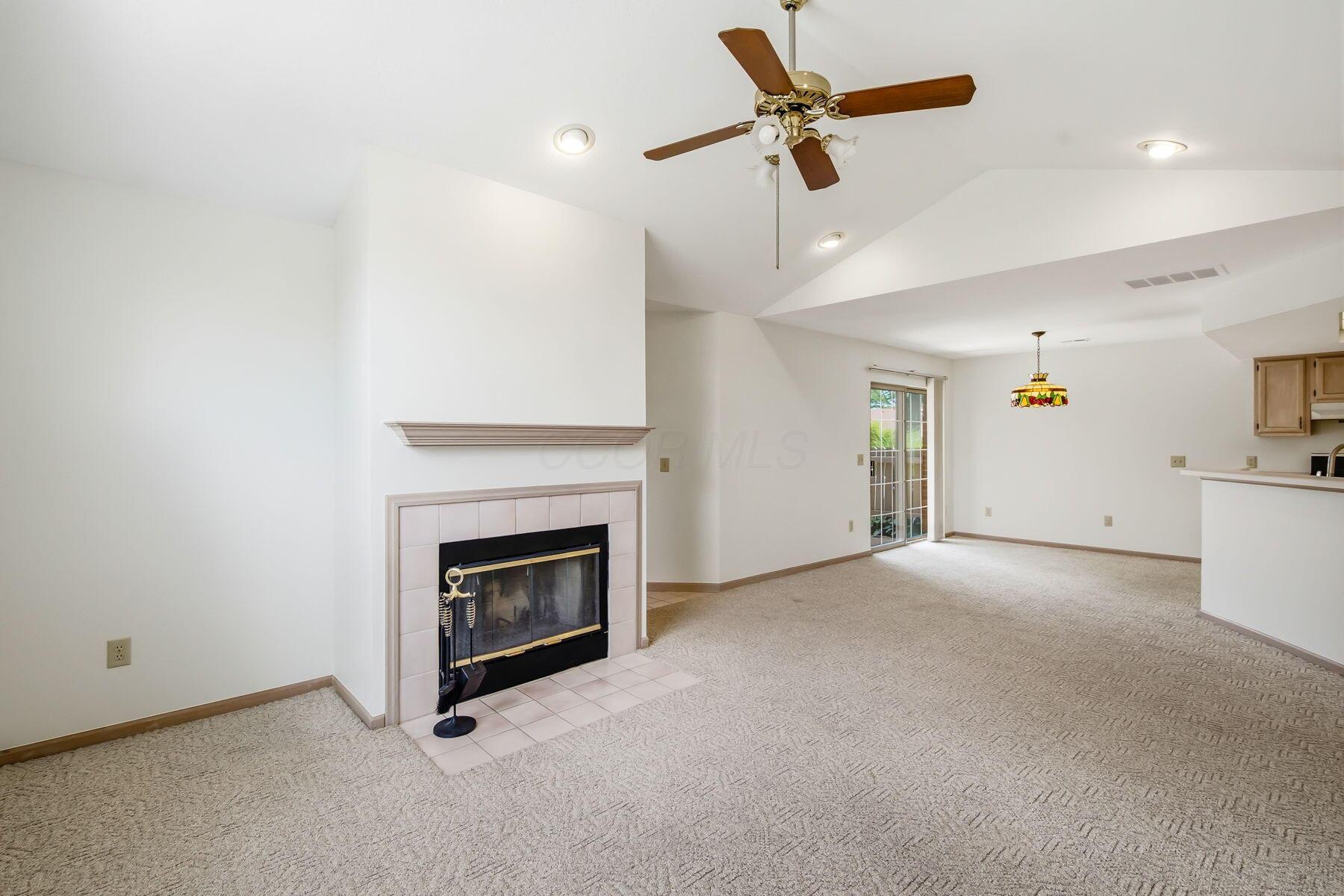5831 Locbury Lane, Unit R Dublin, OH 43016 - Photo 7 of 35