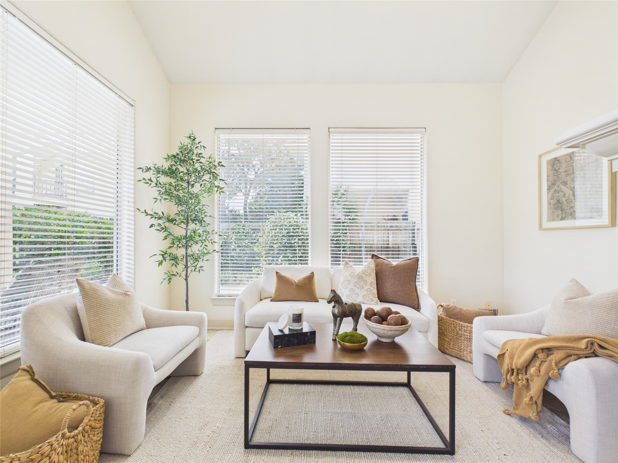 403 Harborside Way Kemah, TX 77565 - Photo 24 of 39 Relax in this cozy additional space with flexible use options.