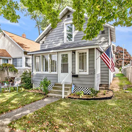 $257,000 | 420 North Robert Street, Ludington, MI 49431