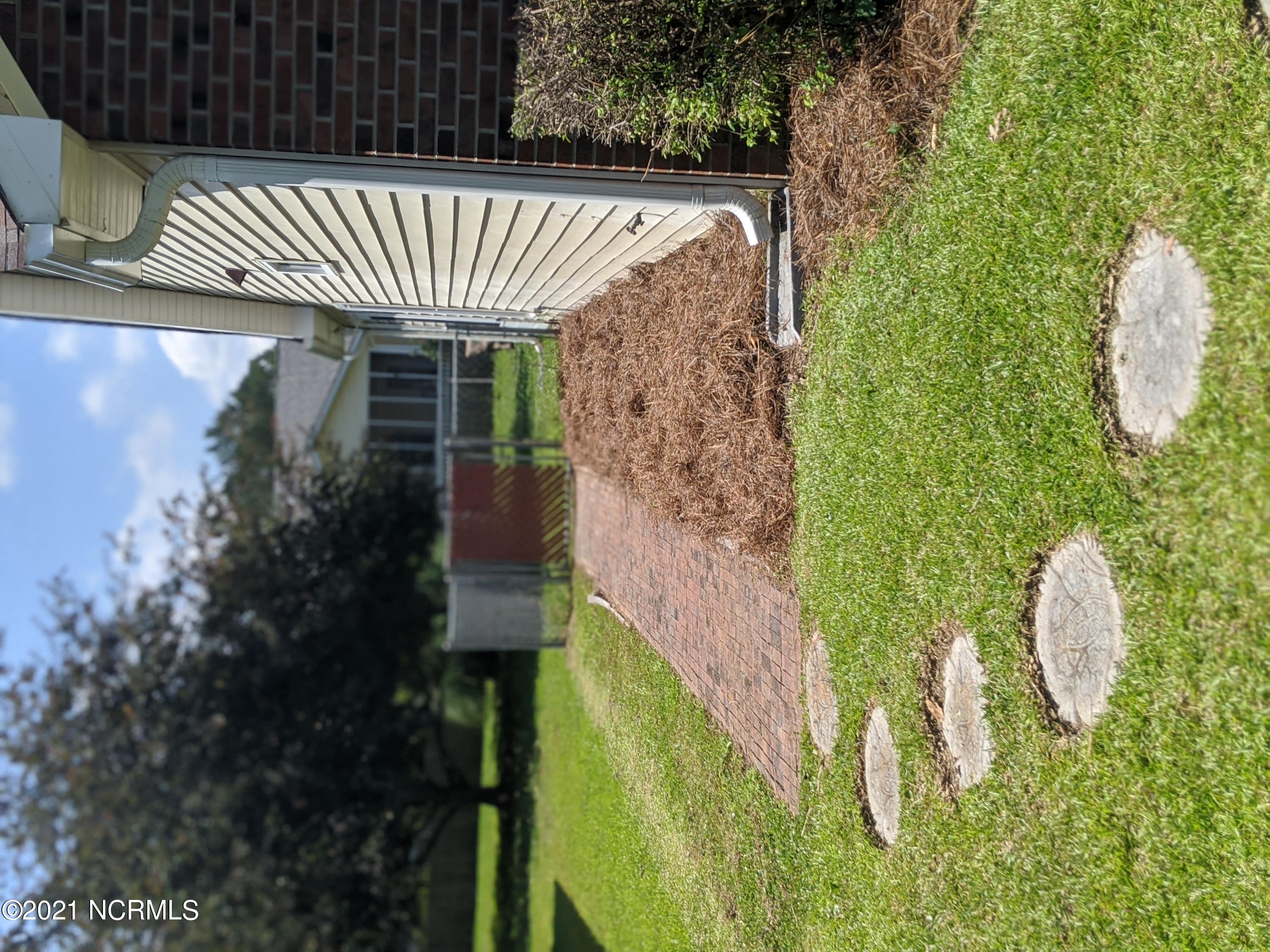 122 Pirates Road New Bern, NC 28562 - Photo 25 of 27 00100lrPORTRAIT_00100_BURST2020052414531
