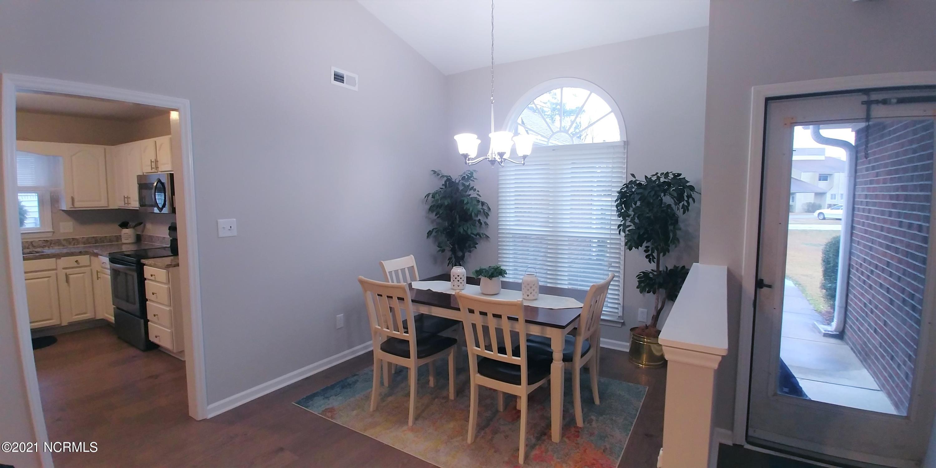 122 Pirates Road New Bern, NC 28562 - Photo 3 of 27 0218210854