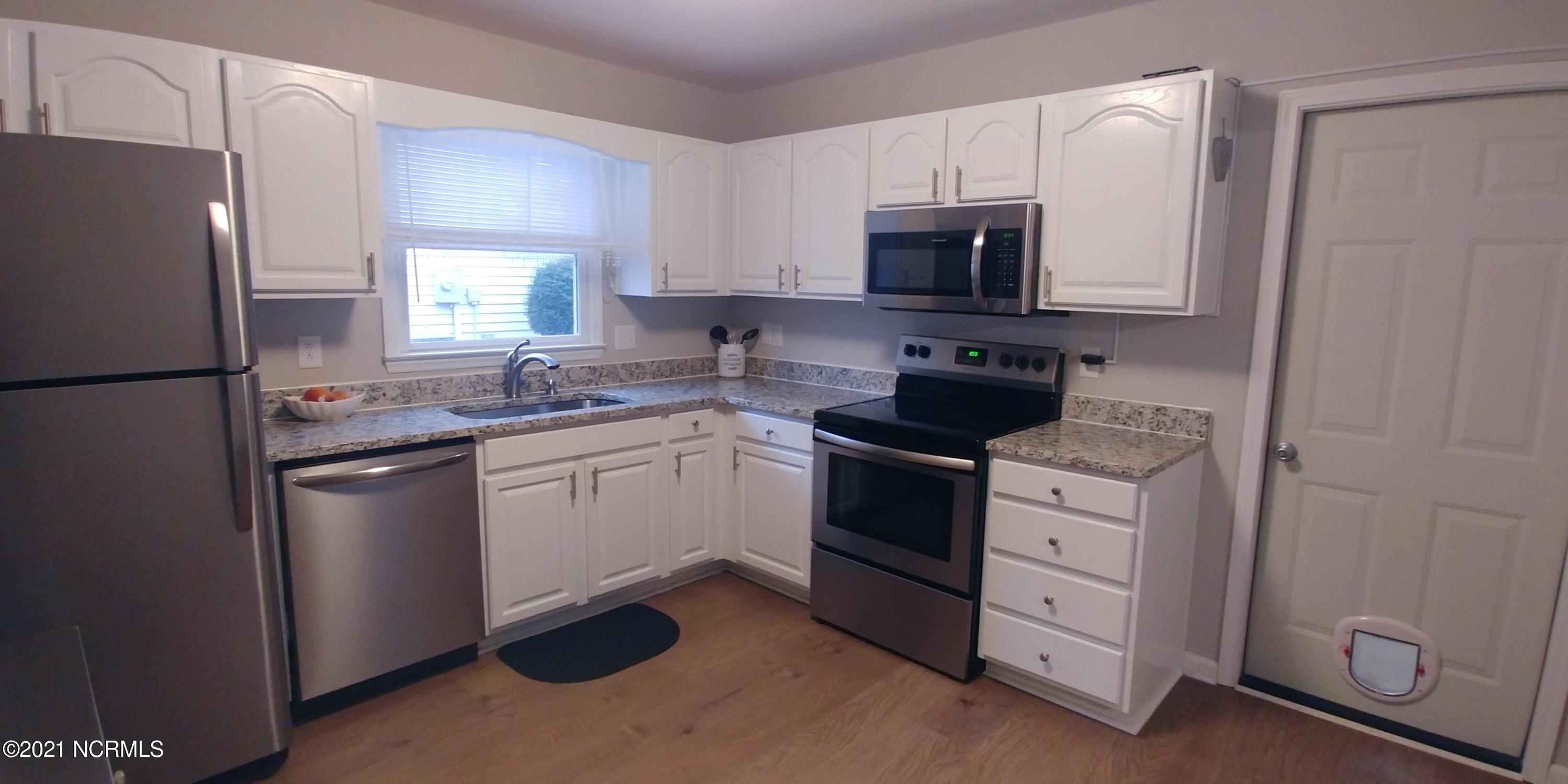 122 Pirates Road New Bern, NC 28562 - Photo 4 of 27 0218210855b
