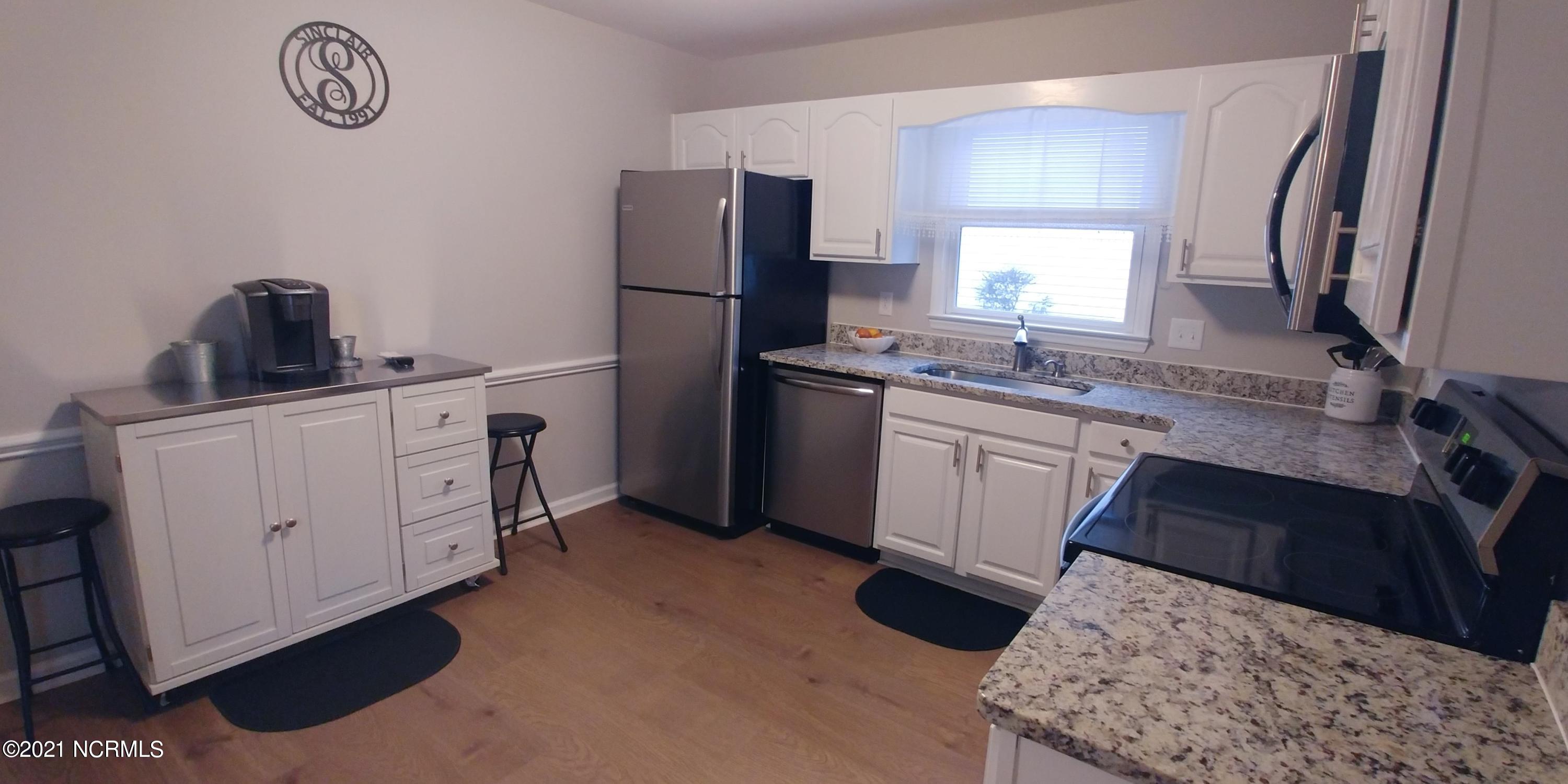 122 Pirates Road New Bern, NC 28562 - Photo 5 of 27 0218210856
