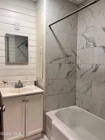 $675,000 | Undisclosed Address, Albany, NY 12210