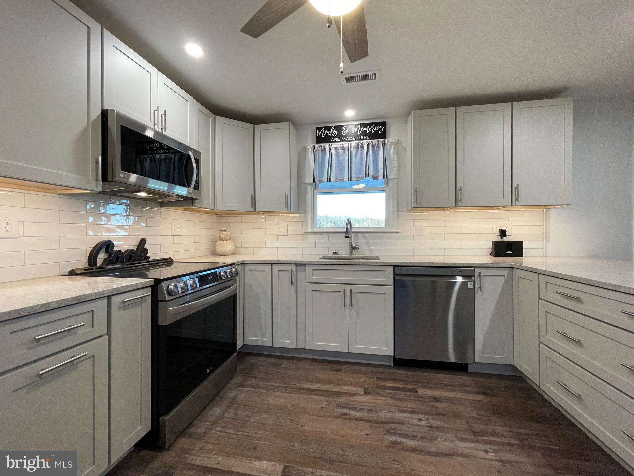 224 County Line Road Telford, PA 18969 - Photo 3 of 39 Sparking New Kitchen