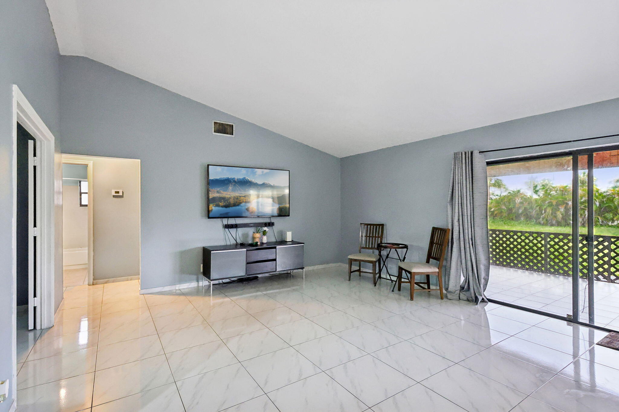 9199 Edgemont Lane Boca Raton, FL 33434 - Photo 14 of 39 Living