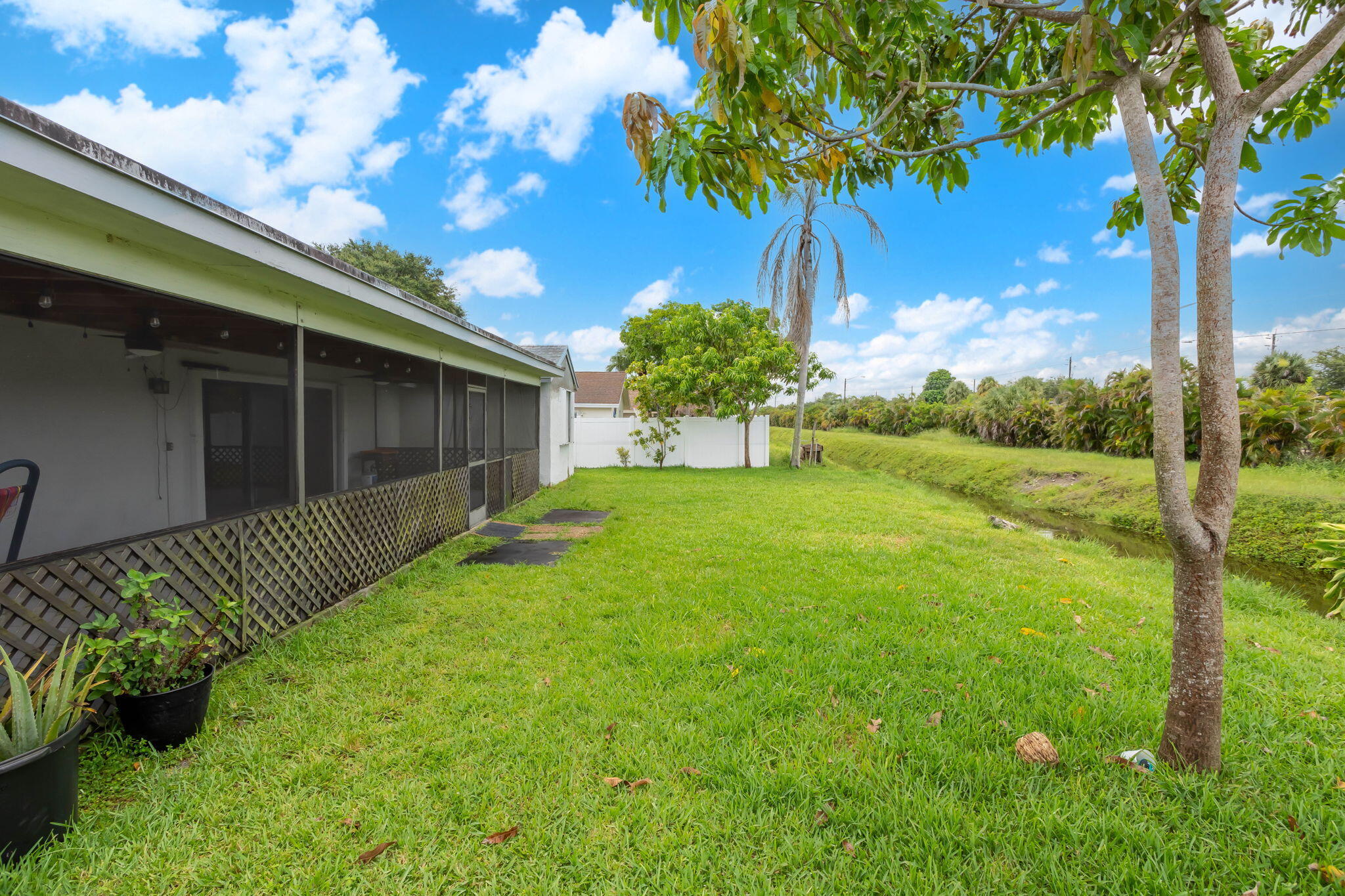 9199 Edgemont Lane Boca Raton, FL 33434 - Photo 32 of 39 Backyard