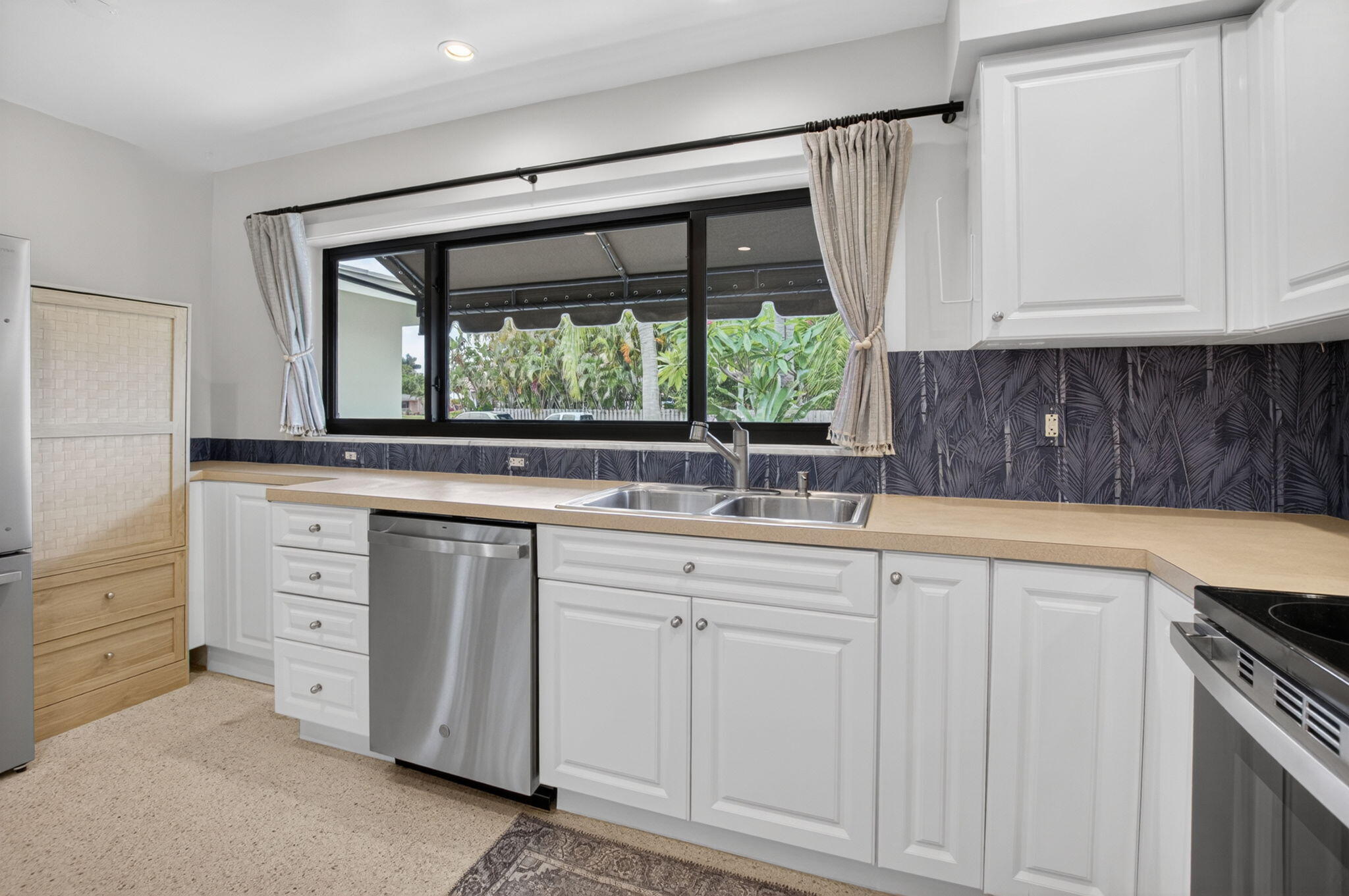 450 Southwest 12th Terrace Boca Raton, FL 33486 - Photo 13 of 55 Tons of Natural Light