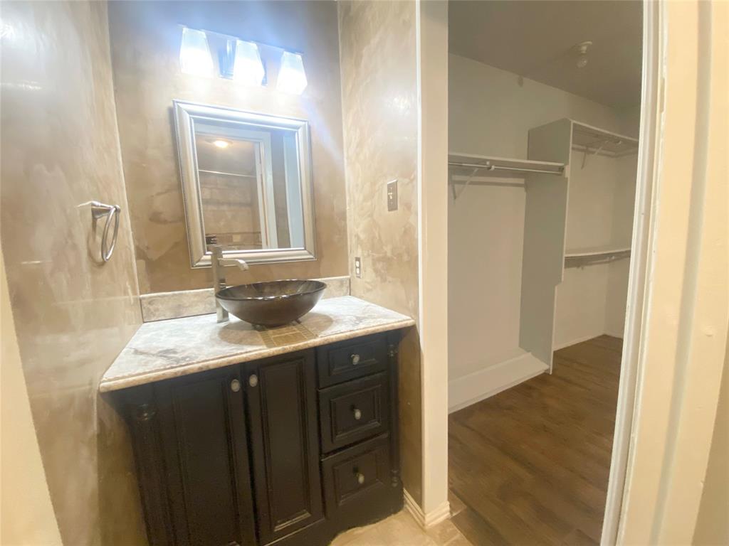 4505 North O'Connor Road, Unit 1122 Irving, TX 75062 - Photo 10 of 18 a bathroom with a granite countertop sink a mirror and a
