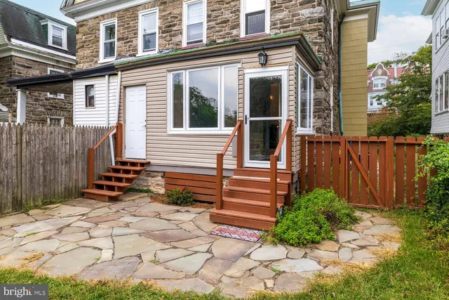 a view of a house with backyard and sitting area