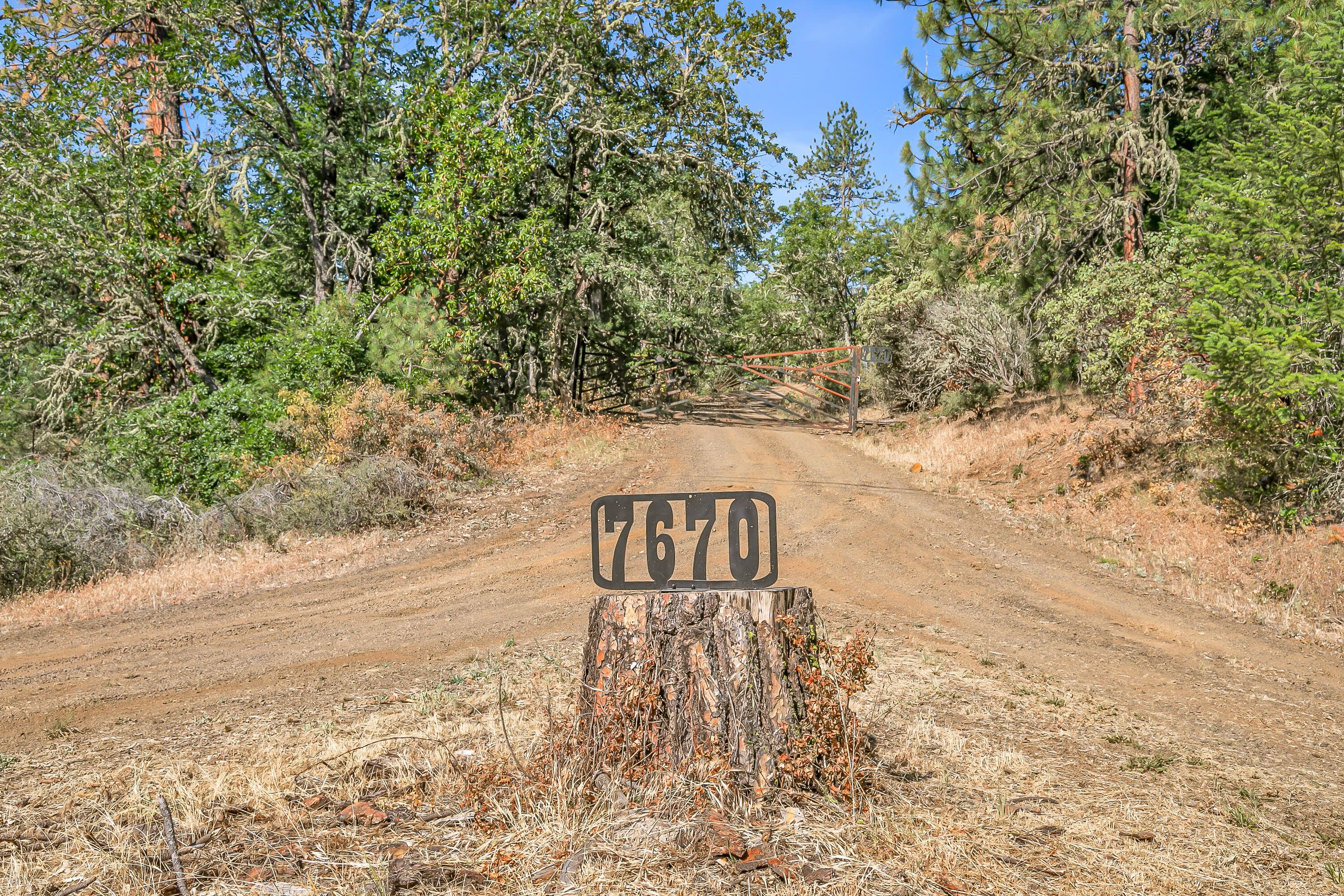 7670 East Antelope Road Eagle Point, OR 97524 - Photo 7 of 48 9R9A7919