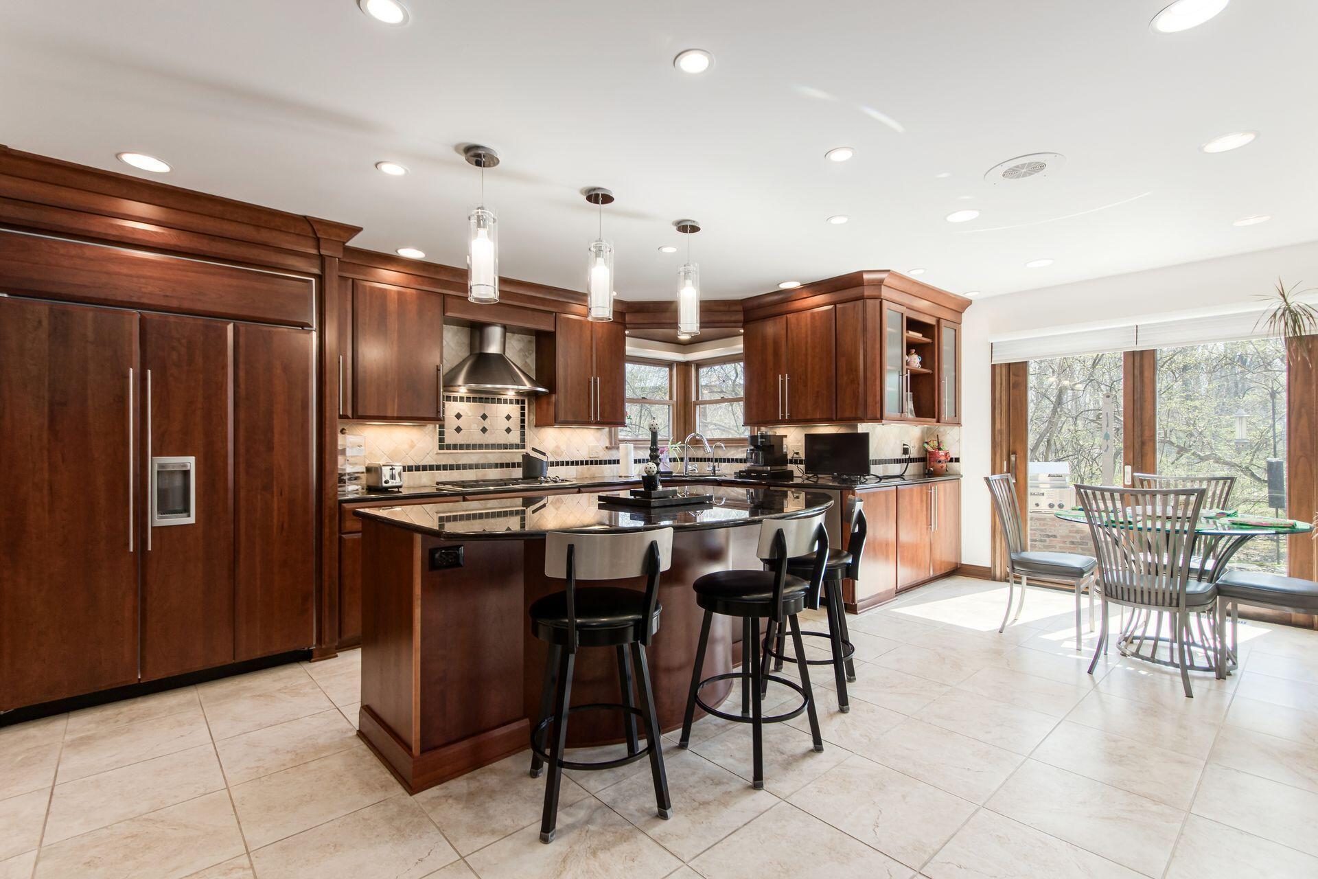 941 Robbins Way Columbus, OH 43085 - Photo 16 of 64 Kitchen and Eating Area