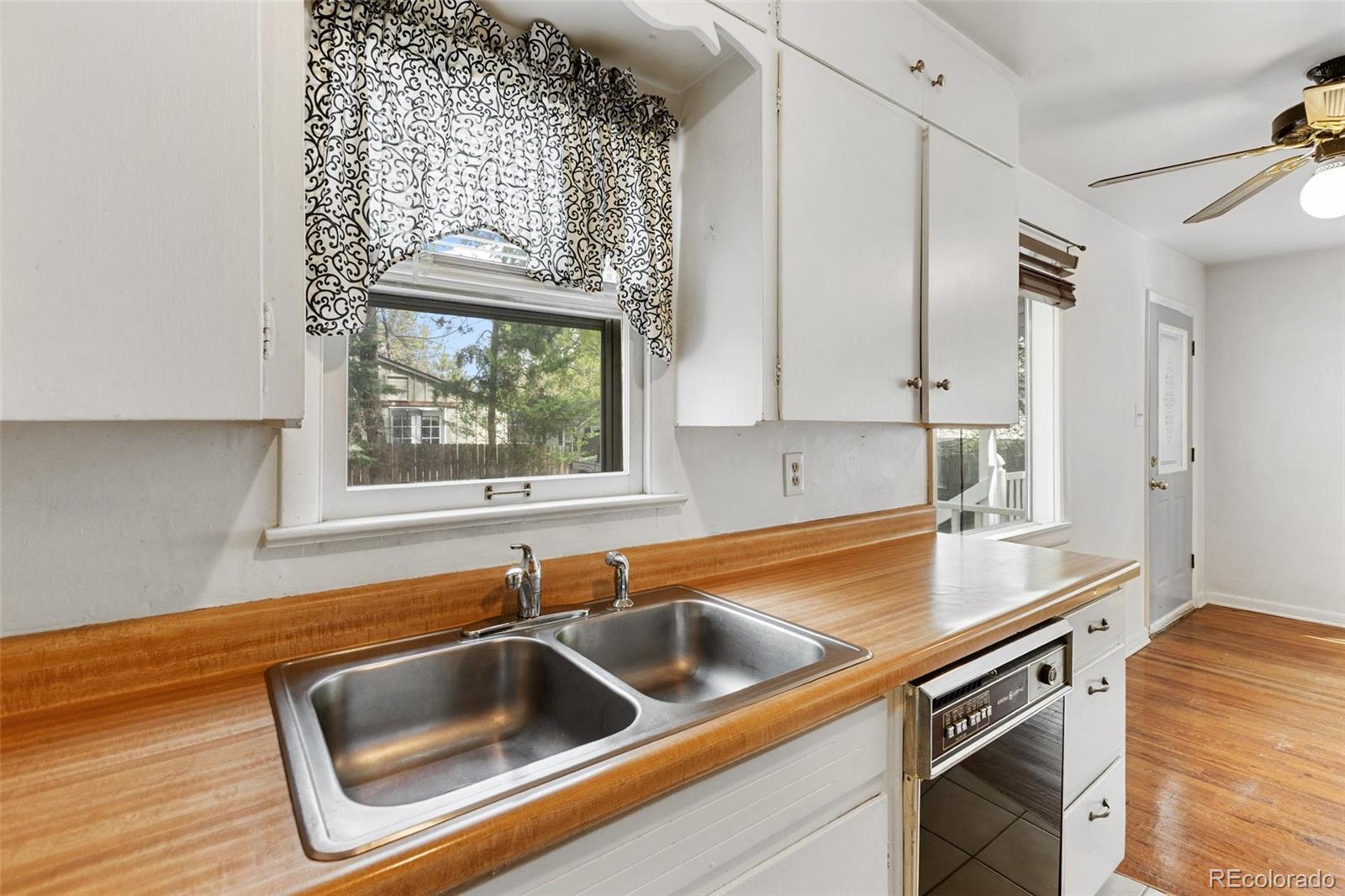 1527 West Cheyenne Road Colorado Springs, CO 80906 - Photo 17 of 50 Gallery Image 17