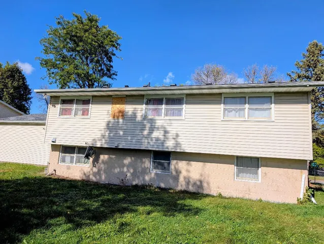 $290,000 | 4201 82nd Avenue North, Brooklyn Park, MN 55443