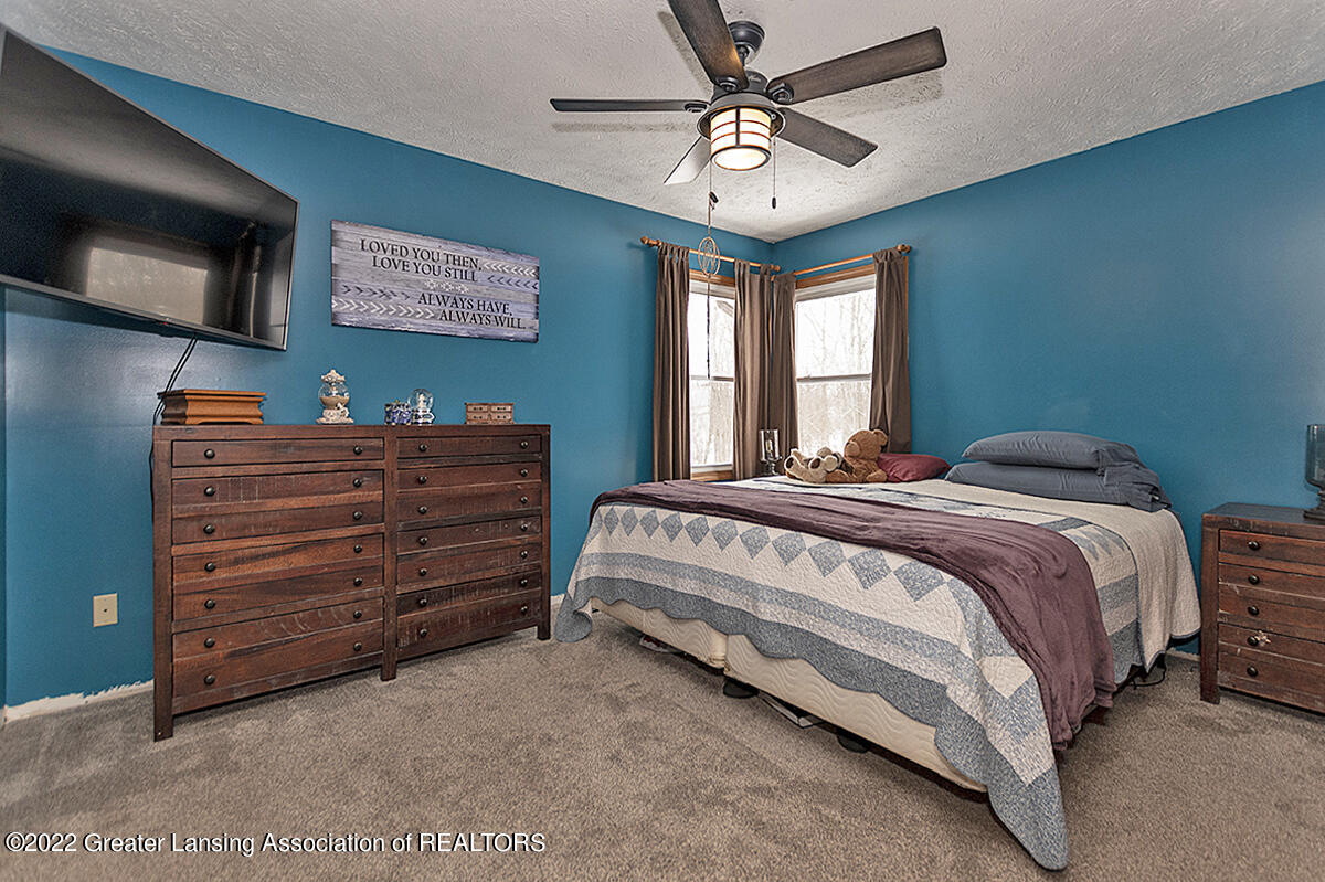 2100 South Eifert Road Mason, MI 48854 - Photo 16 of 39 Primary Bedroom