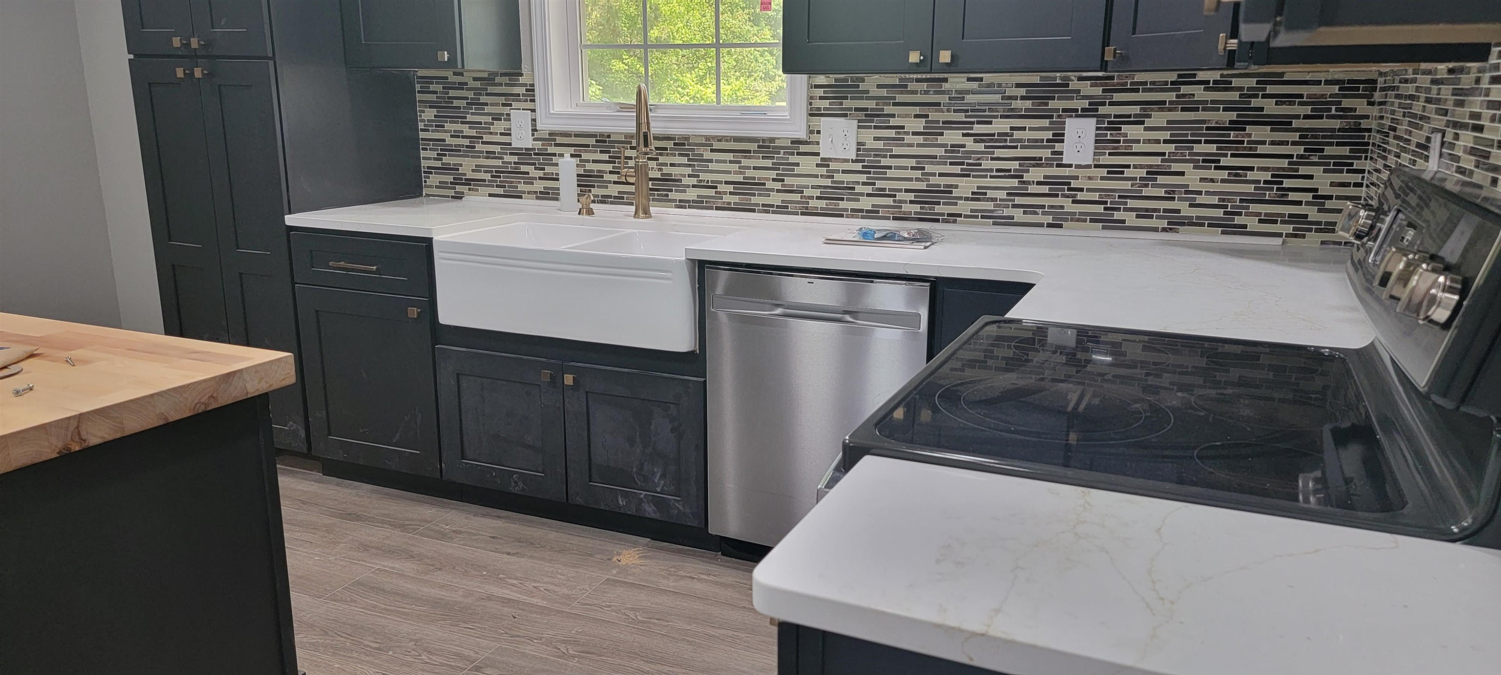 920 Tyler Road Lexington, TN 38351 - Photo 4 of 17 a kitchen with a sink and cabinets