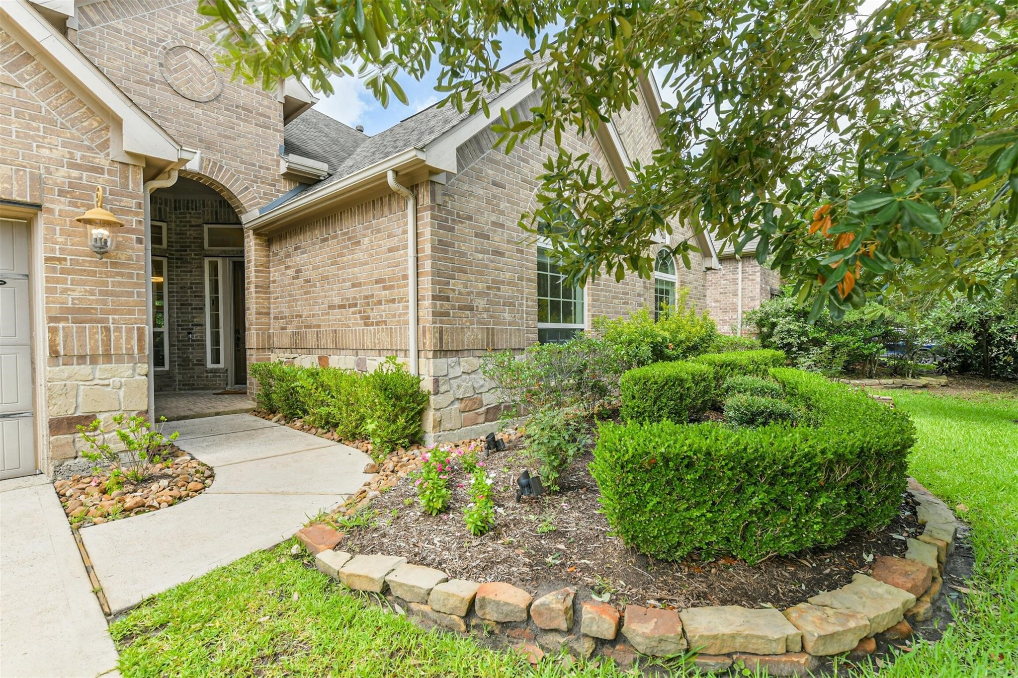 23 Langstone Place Spring, TX 77389 - Photo 2 of 34