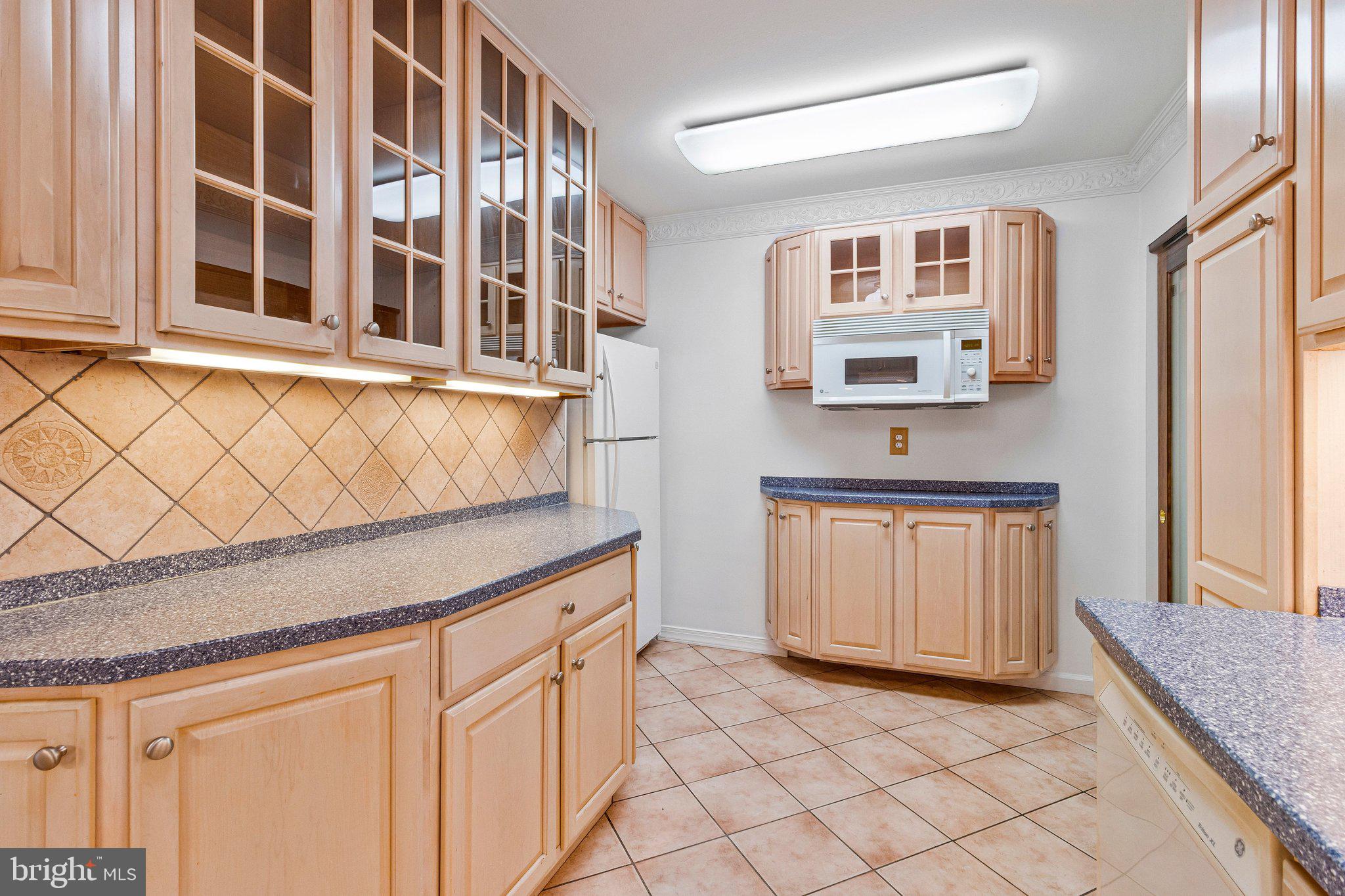 6101 Edsall Road, Unit 407 Alexandria, VA 22304 - Photo 12 of 54 Kitchen