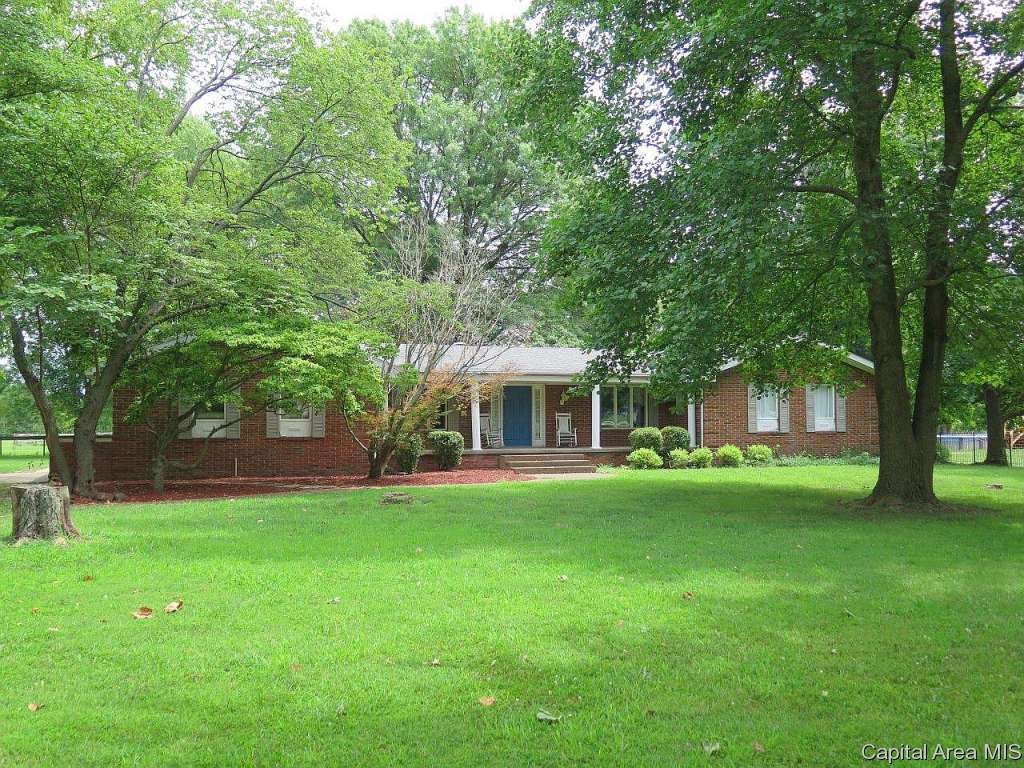 7750 North Pawnee Road Pawnee, IL 62558 - Photo 4 of 36