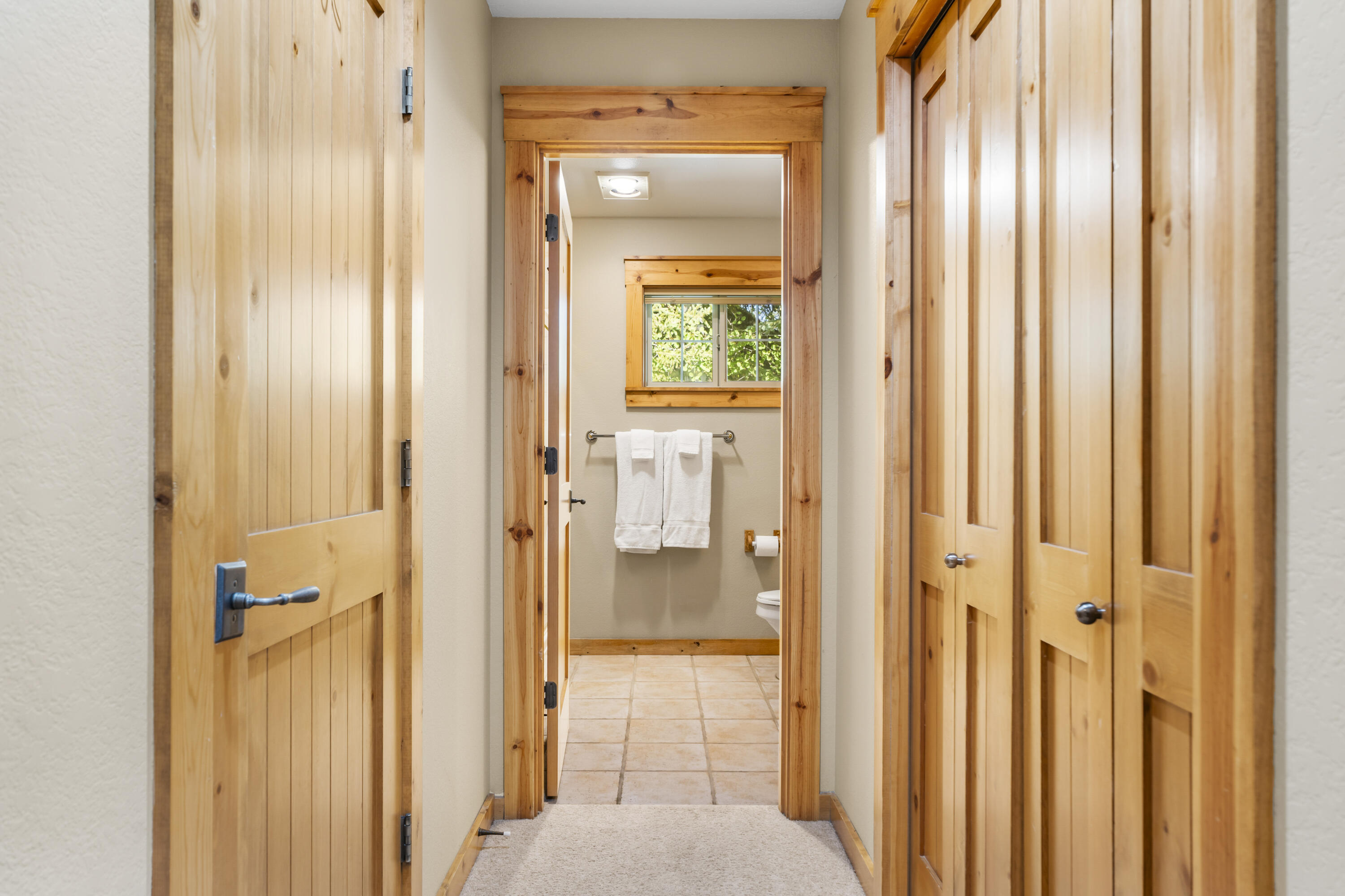 18189 Oregon Loop, Unit 5 Sunriver, OR 97707 - Photo 29 of 41 Bedroom #3 - Upstairs Suite