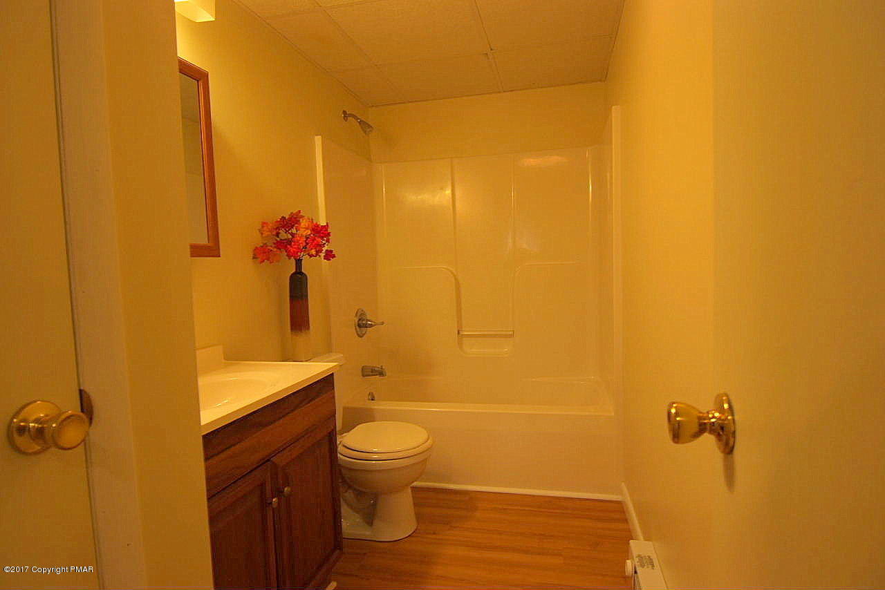 191 Bromley Road Henryville, PA 18332 - Photo 15 of 41 1st Floor Unit 4
