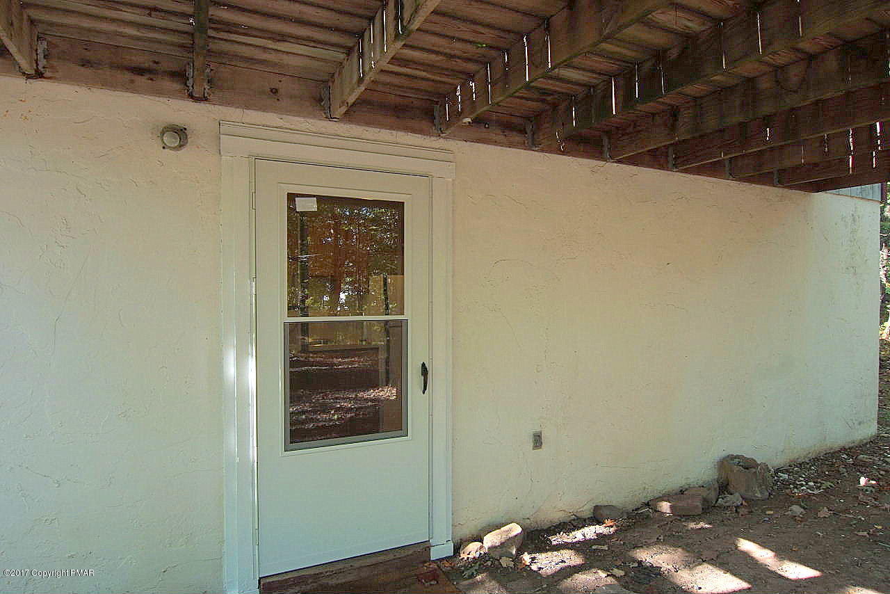 191 Bromley Road Henryville, PA 18332 - Photo 20 of 41 1st Floor Unit Entry
