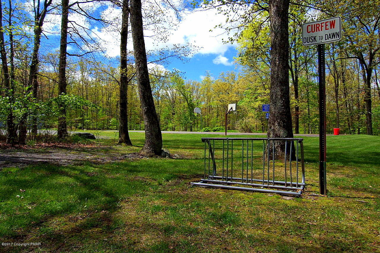 191 Bromley Road Henryville, PA 18332 - Photo 29 of 41 15 - Ride Bikes to the Park