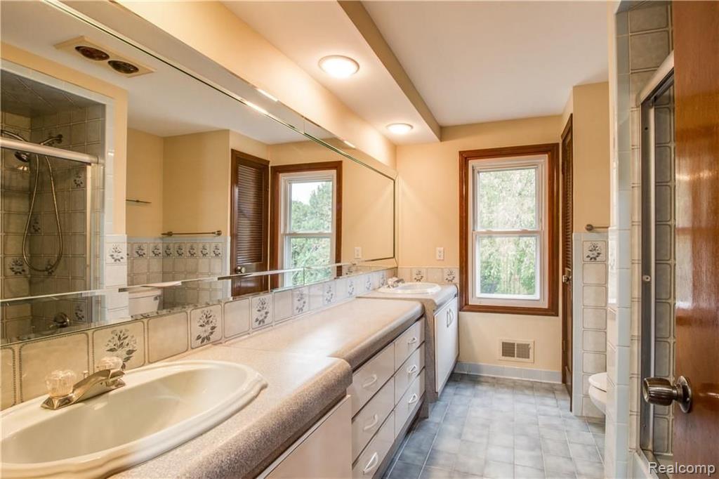 35526 Springvale Street Farmington Hills, MI 48331 - Photo 34 of 51