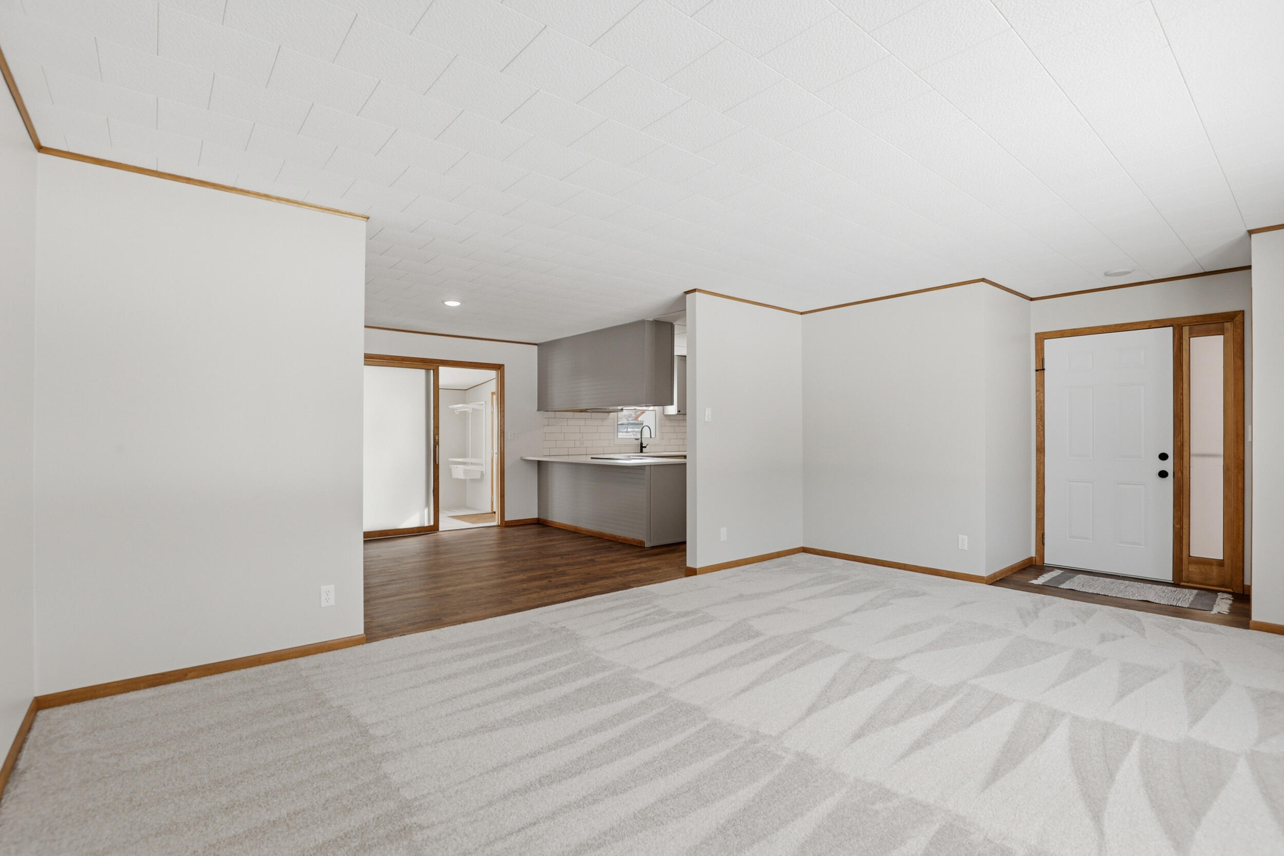 175 Hudnut Street Barryton, MI 49305 - Photo 7 of 36 Living room