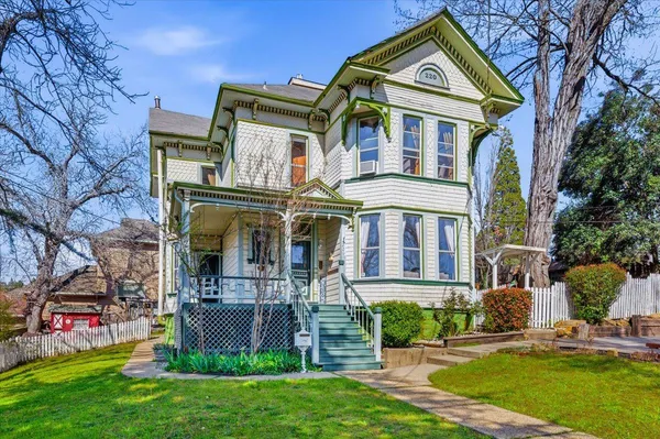 $999,000 | 220 Colfax Avenue, Grass Valley, CA 95945