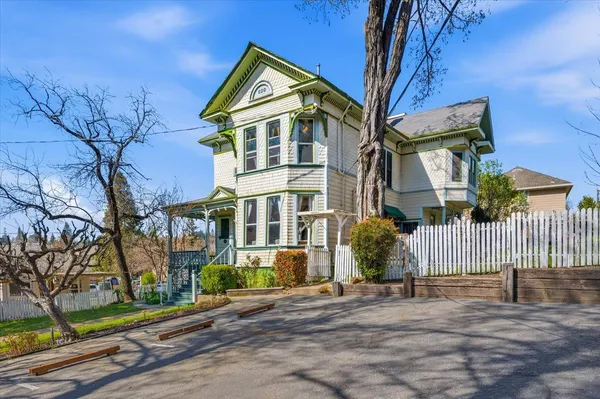 $999,000 | 220 Colfax Avenue, Grass Valley, CA 95945