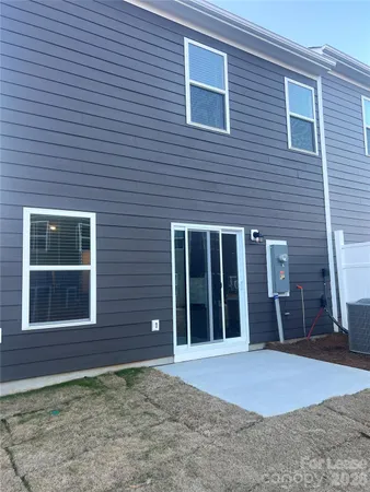 a view front of a house with a yard