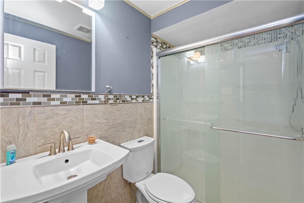 1481 Cathell Road Pittsburgh, PA 15236 - Photo 10 of 16 Gallery Image 10