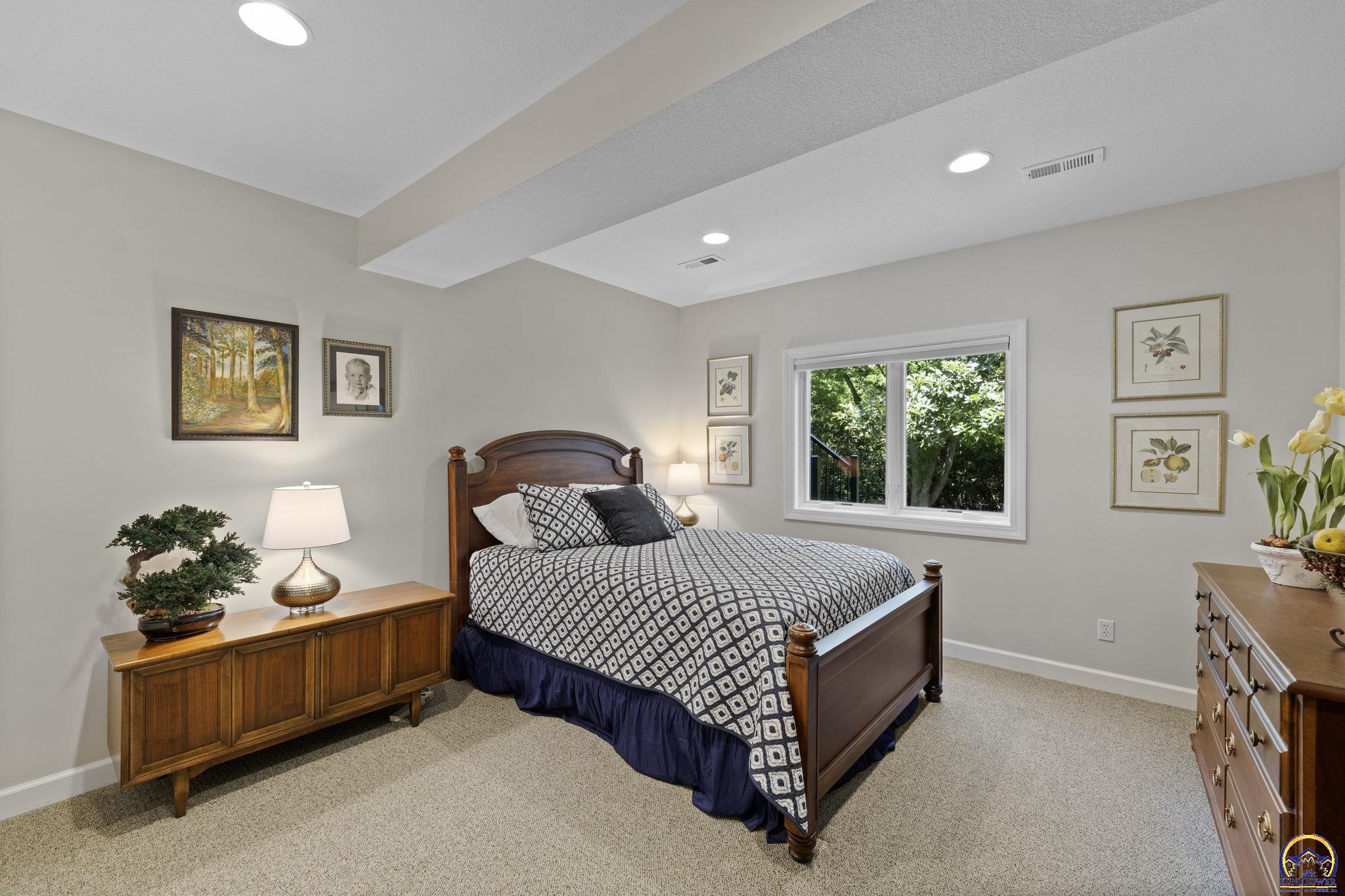 3916 Southwest Clarion Place Topeka, KS 66610 - Photo 28 of 96