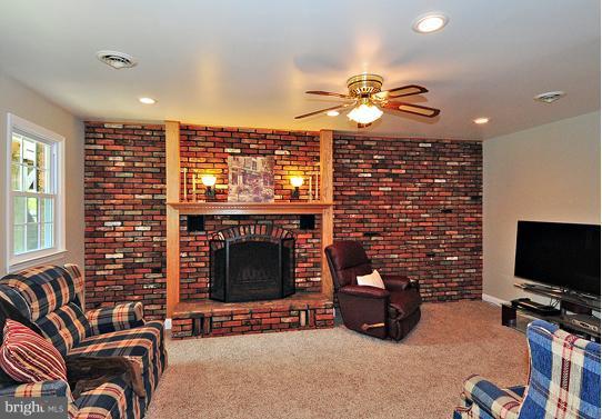 552 Poplar Drive Riva, MD 21140 - Photo 18 of 30 Family Room