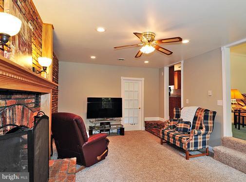 552 Poplar Drive Riva, MD 21140 - Photo 20 of 30 Family Room