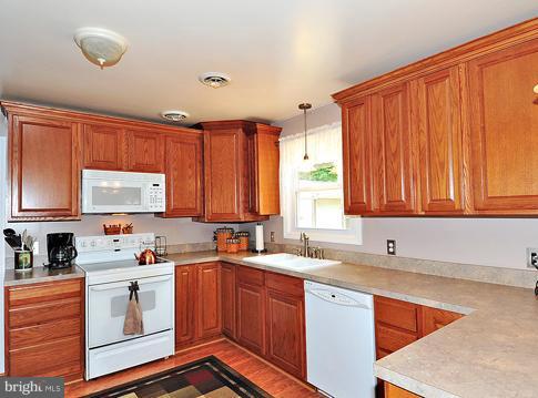 552 Poplar Drive Riva, MD 21140 - Photo 4 of 30 Kitchen