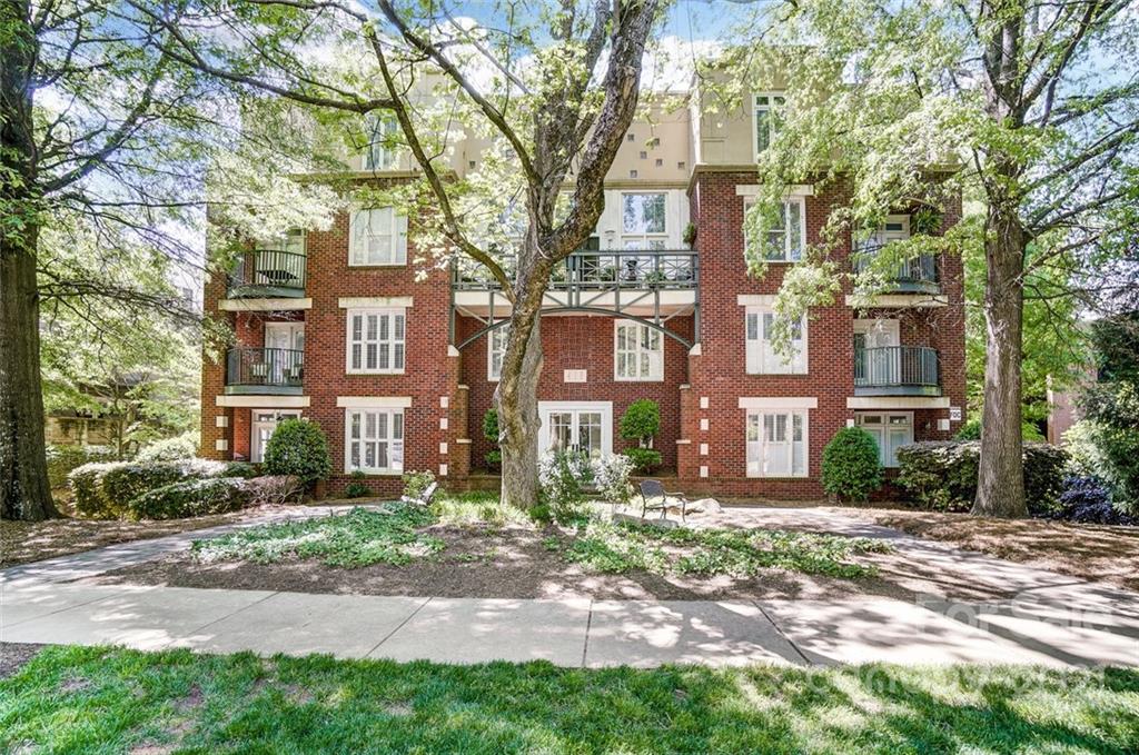 416 Queens Road, Unit 14 Charlotte, NC 28207 - Photo 2 of 27 a city street lined with buildings and trees